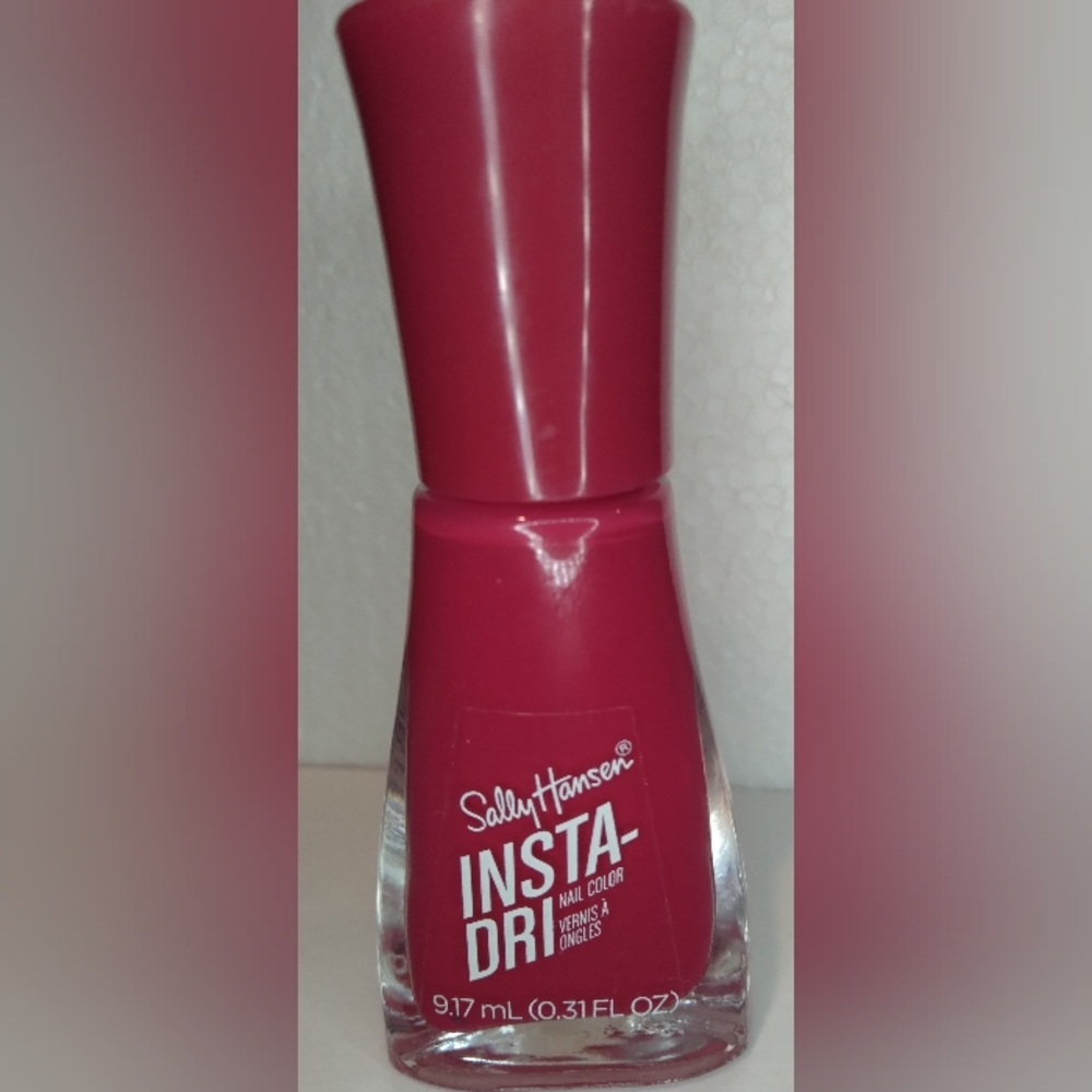 Nail polish (let's jam)
